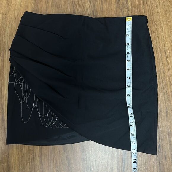 BEBE Black Side Ruched Mini Skirt with Chain Details. Sz 2 - Picture 8 of 14